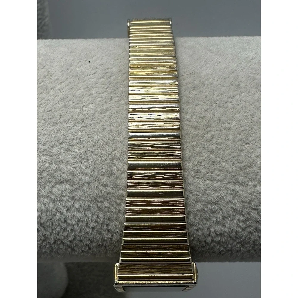 Pierre Cardin Ladies Watch New Battery 18MM 7